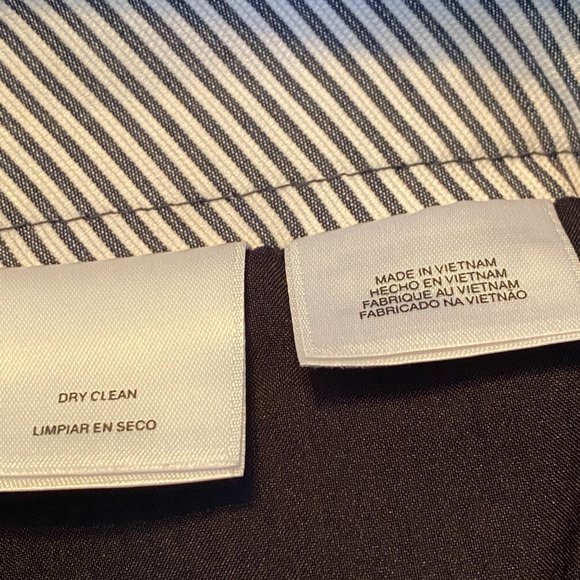 FINAL CHANCE! CLOSET CLOSING! - Picture 6 of 11